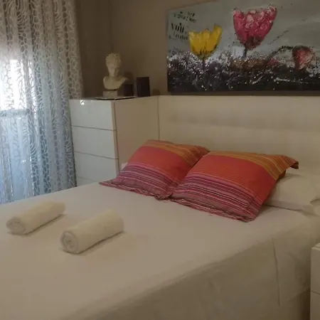 Piso Centrico En Zona Tranquila. Daire Gandía